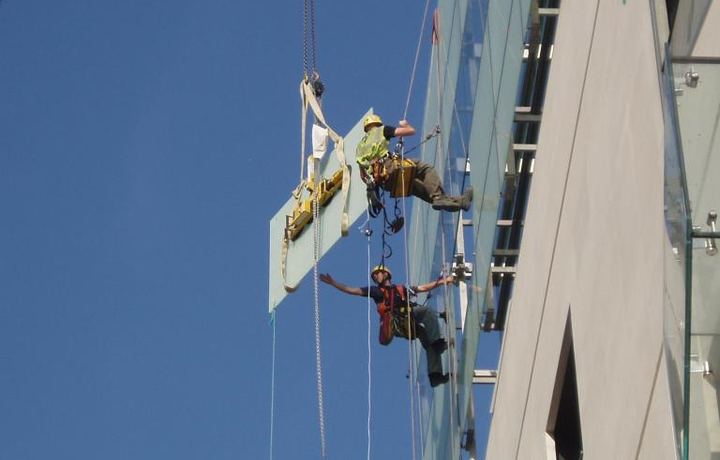 Hefei Airport Jet Bridge Glass Replacement Project