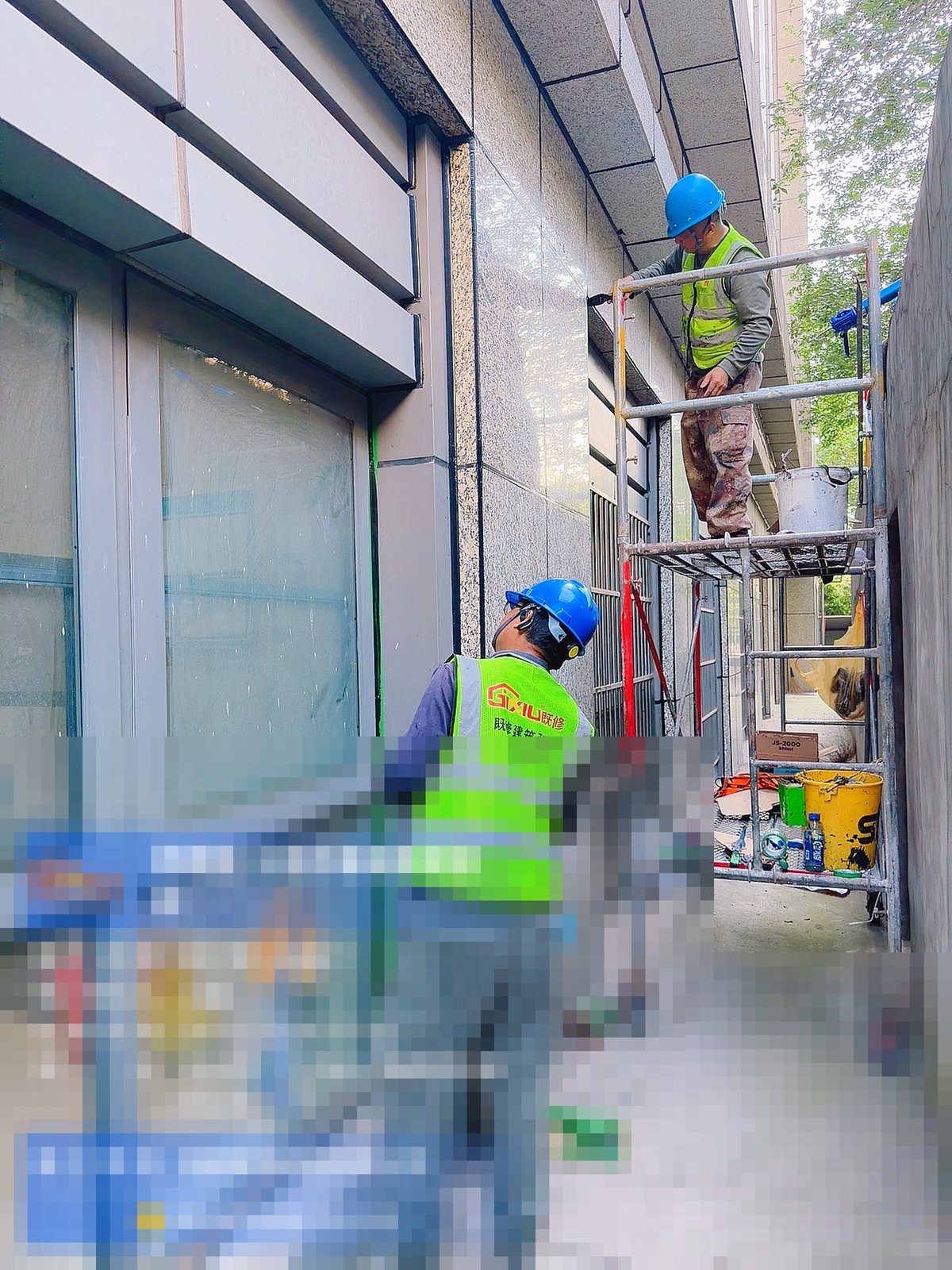 西康路15号外幕墙维修窗框打胶